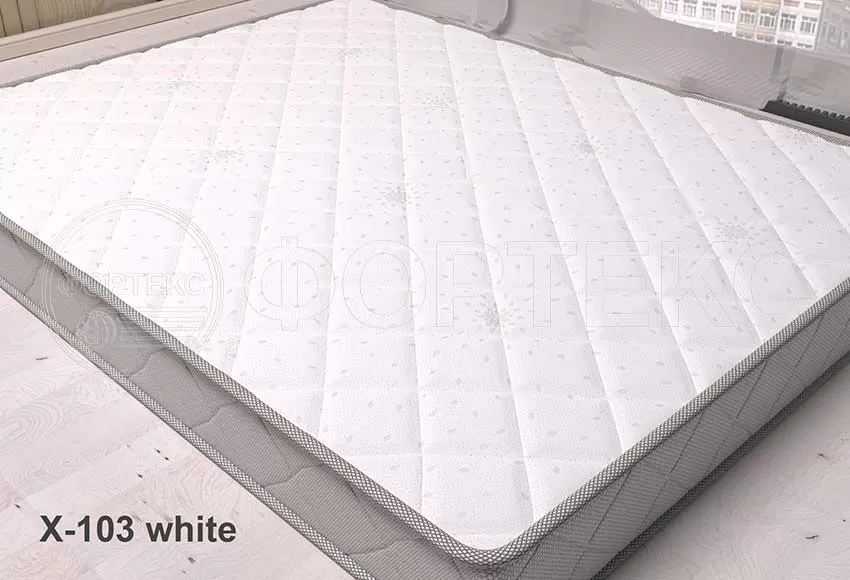Трикотажное полотно X-103 white на матрасе