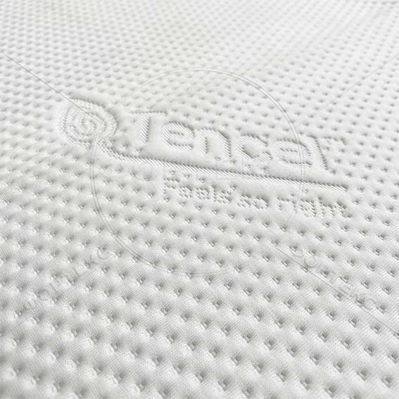 Трикотажное полотно TENCEL131 белого цвета с текстовым узором